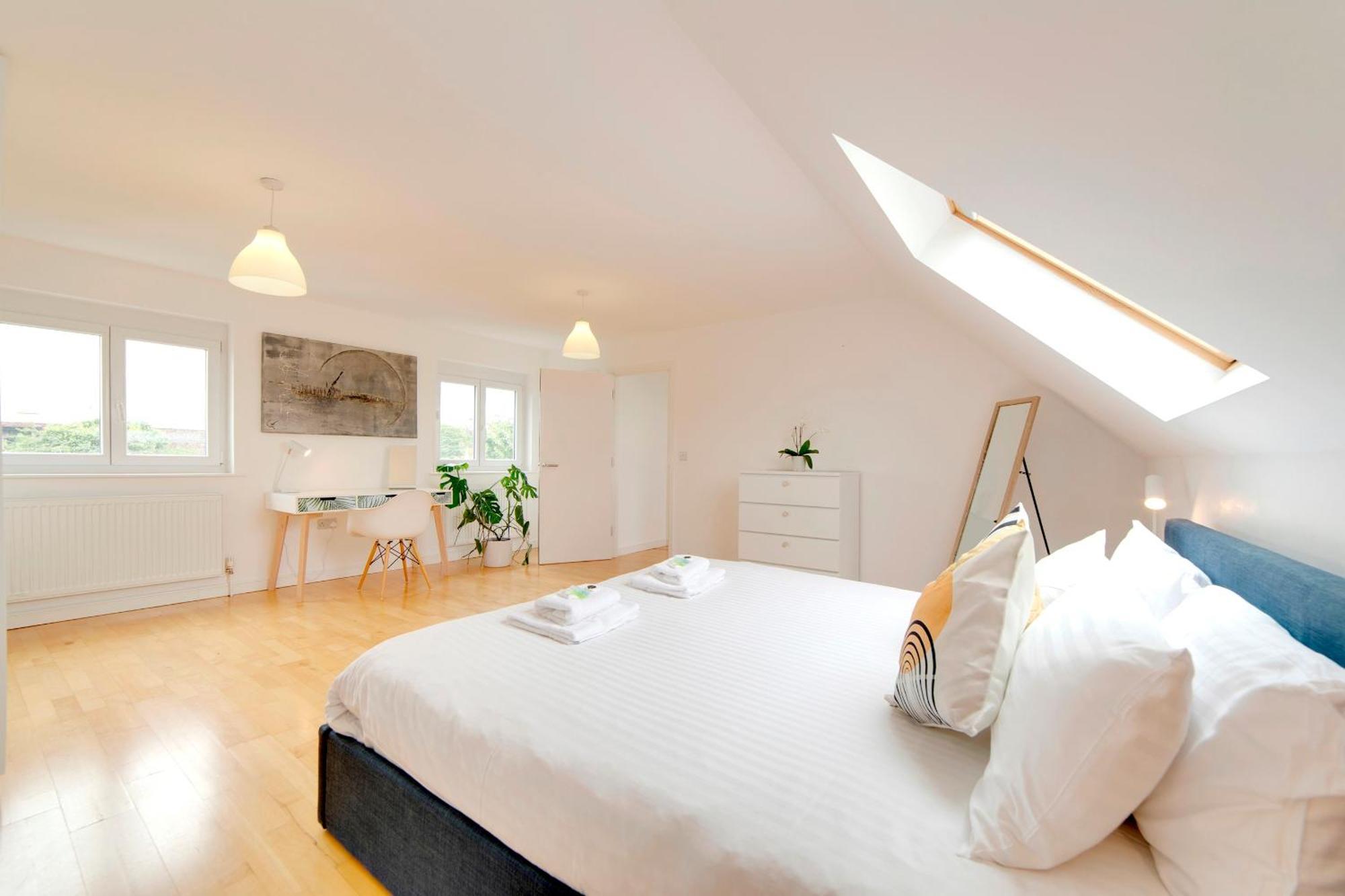 Pass The Keys 49 Byron Square Modern And Spacious 3 Bed Home With Free Parking CBG Buitenkant foto