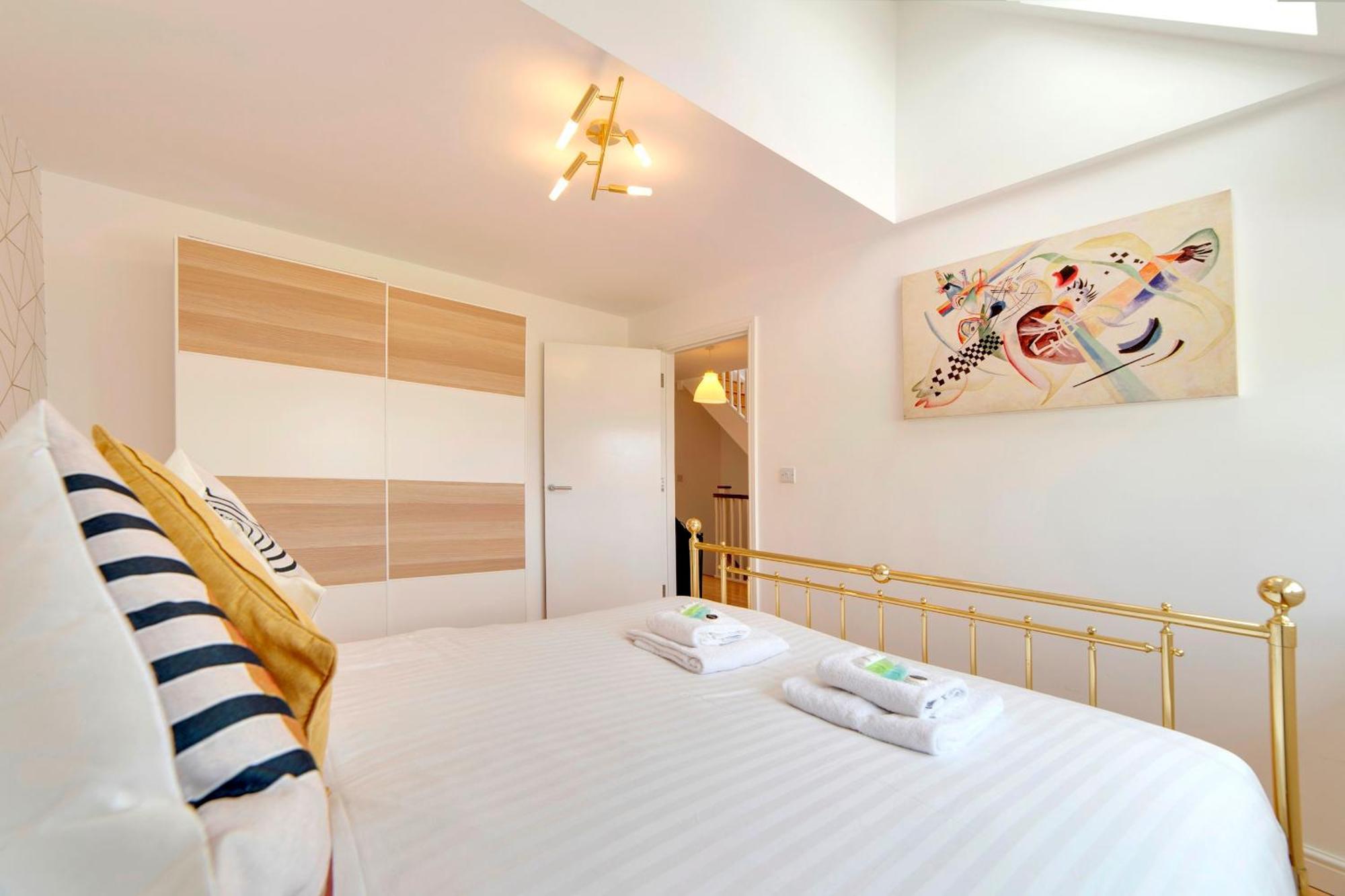 Pass The Keys 49 Byron Square Modern And Spacious 3 Bed Home With Free Parking CBG Buitenkant foto