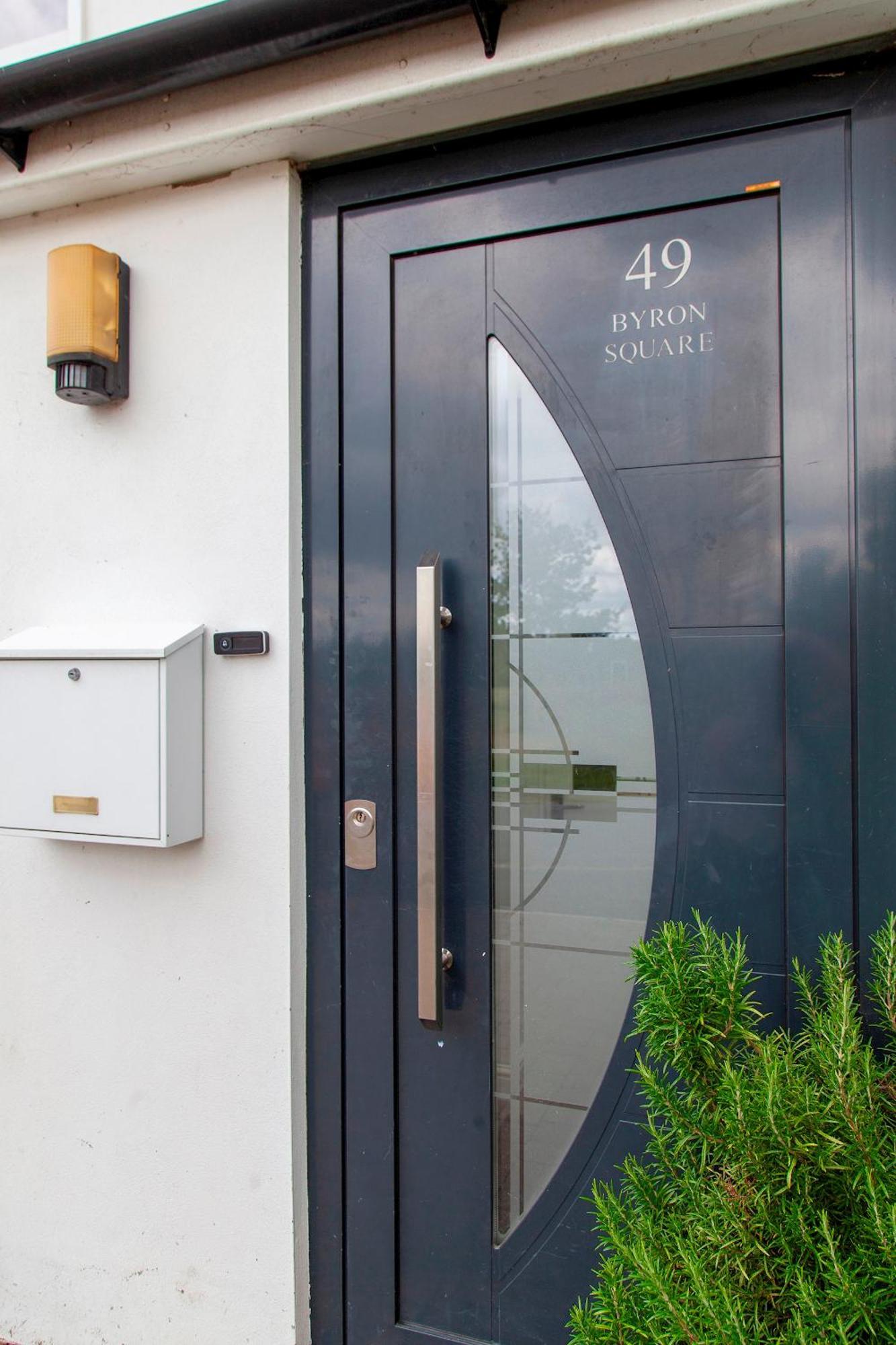 Pass The Keys 49 Byron Square Modern And Spacious 3 Bed Home With Free Parking CBG Buitenkant foto