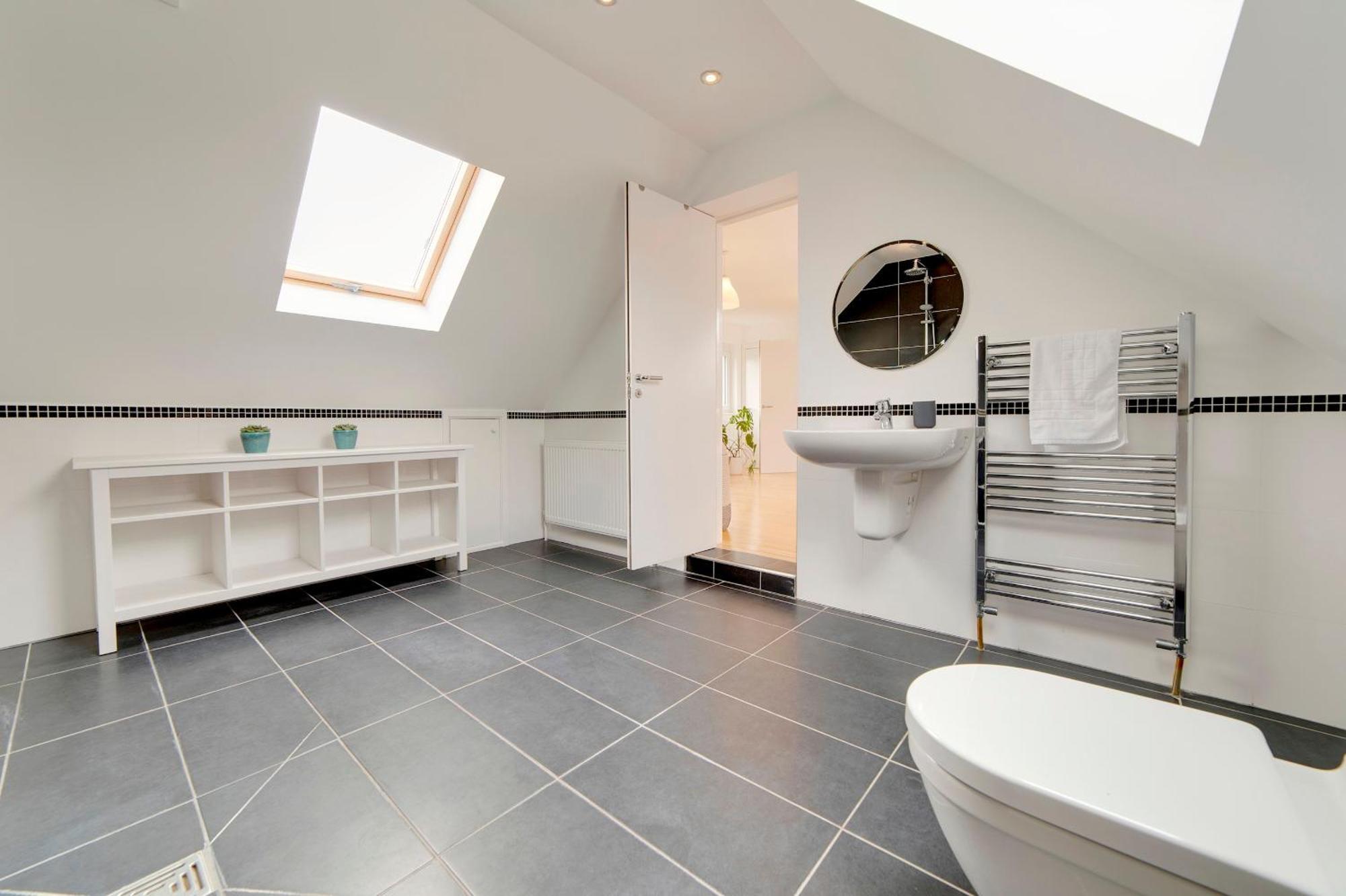 Pass The Keys 49 Byron Square Modern And Spacious 3 Bed Home With Free Parking CBG Buitenkant foto