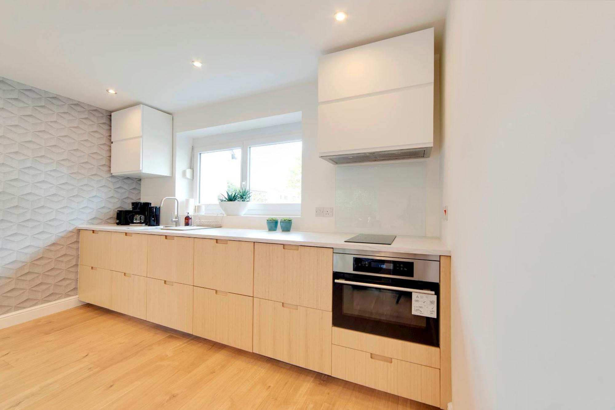 Pass The Keys 49 Byron Square Modern And Spacious 3 Bed Home With Free Parking CBG Buitenkant foto
