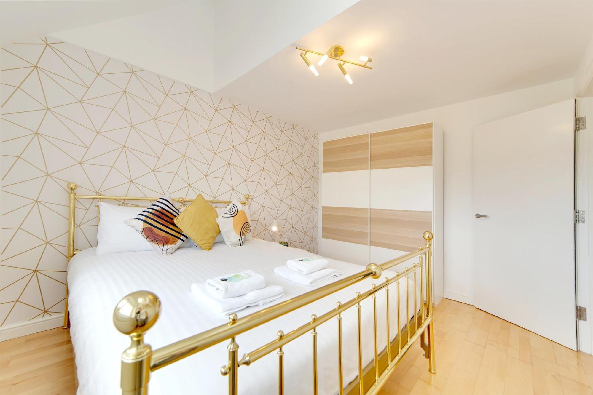 Pass The Keys 49 Byron Square Modern And Spacious 3 Bed Home With Free Parking CBG Buitenkant foto
