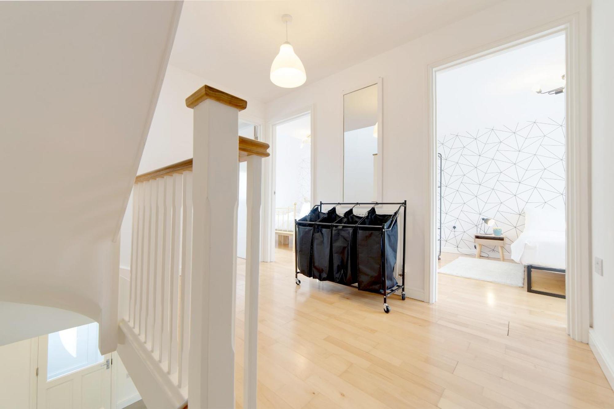 Pass The Keys 49 Byron Square Modern And Spacious 3 Bed Home With Free Parking CBG Buitenkant foto