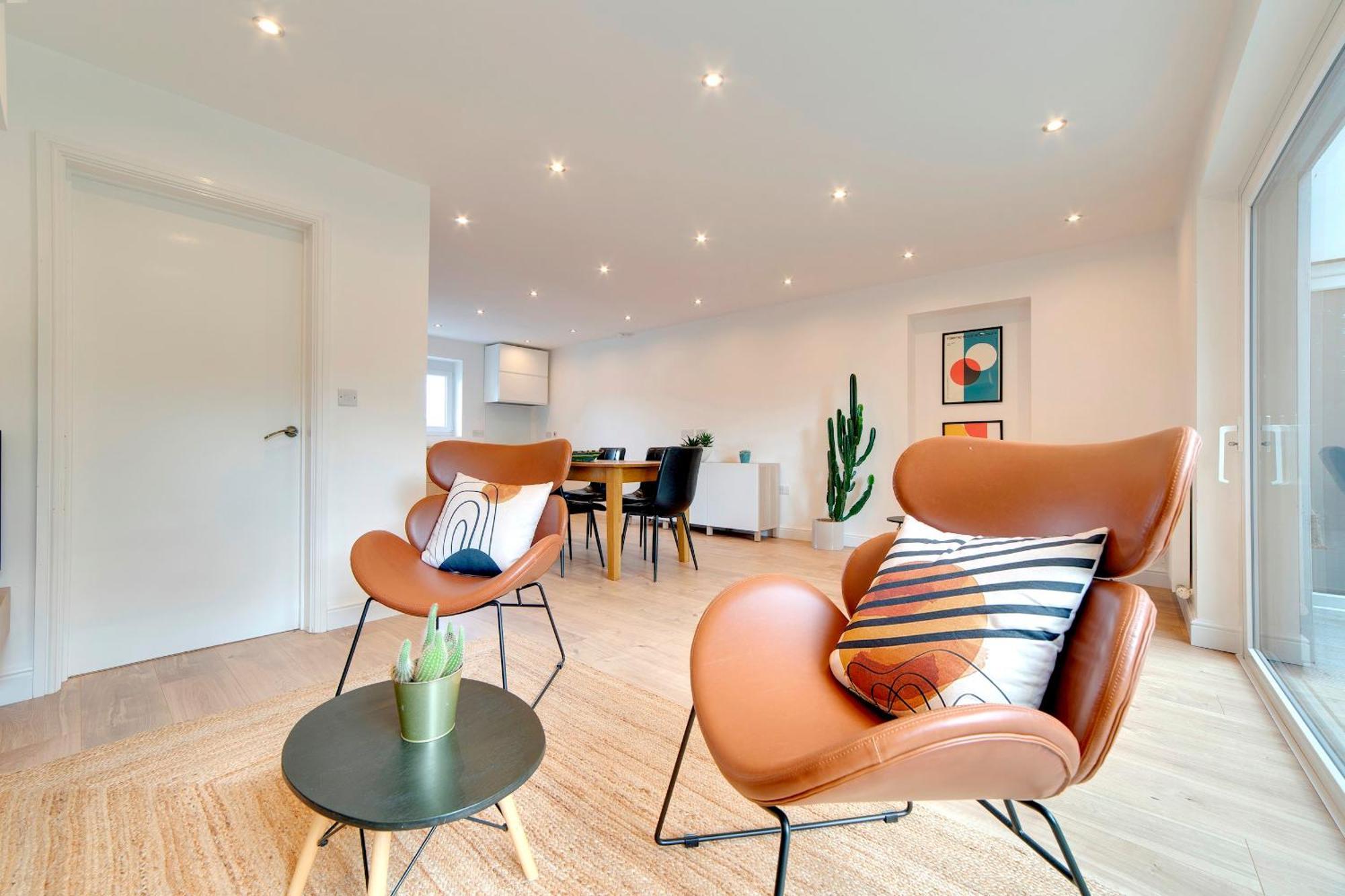 Pass The Keys 49 Byron Square Modern And Spacious 3 Bed Home With Free Parking CBG Buitenkant foto