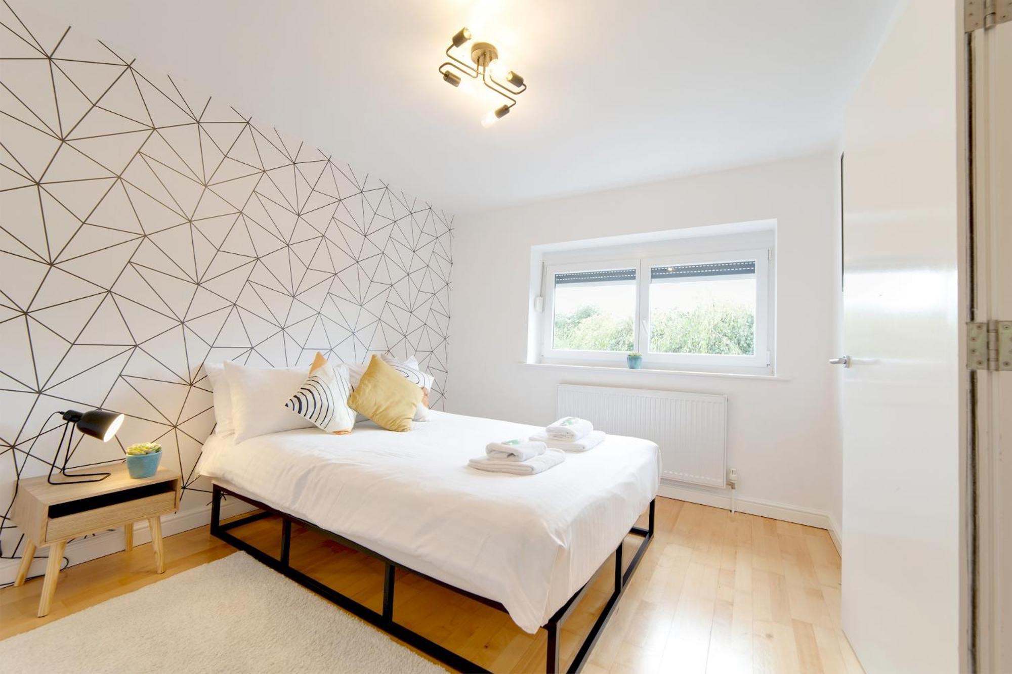 Pass The Keys 49 Byron Square Modern And Spacious 3 Bed Home With Free Parking CBG Buitenkant foto