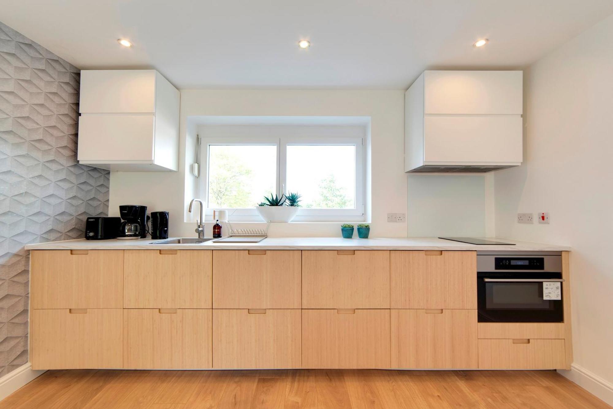 Pass The Keys 49 Byron Square Modern And Spacious 3 Bed Home With Free Parking CBG Buitenkant foto