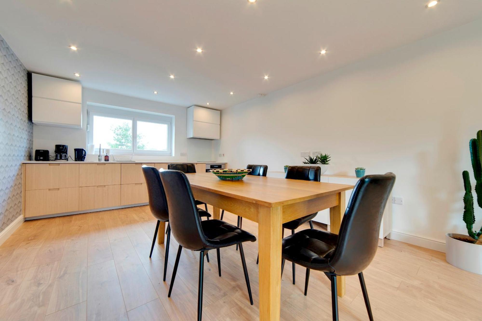 Pass The Keys 49 Byron Square Modern And Spacious 3 Bed Home With Free Parking CBG Buitenkant foto