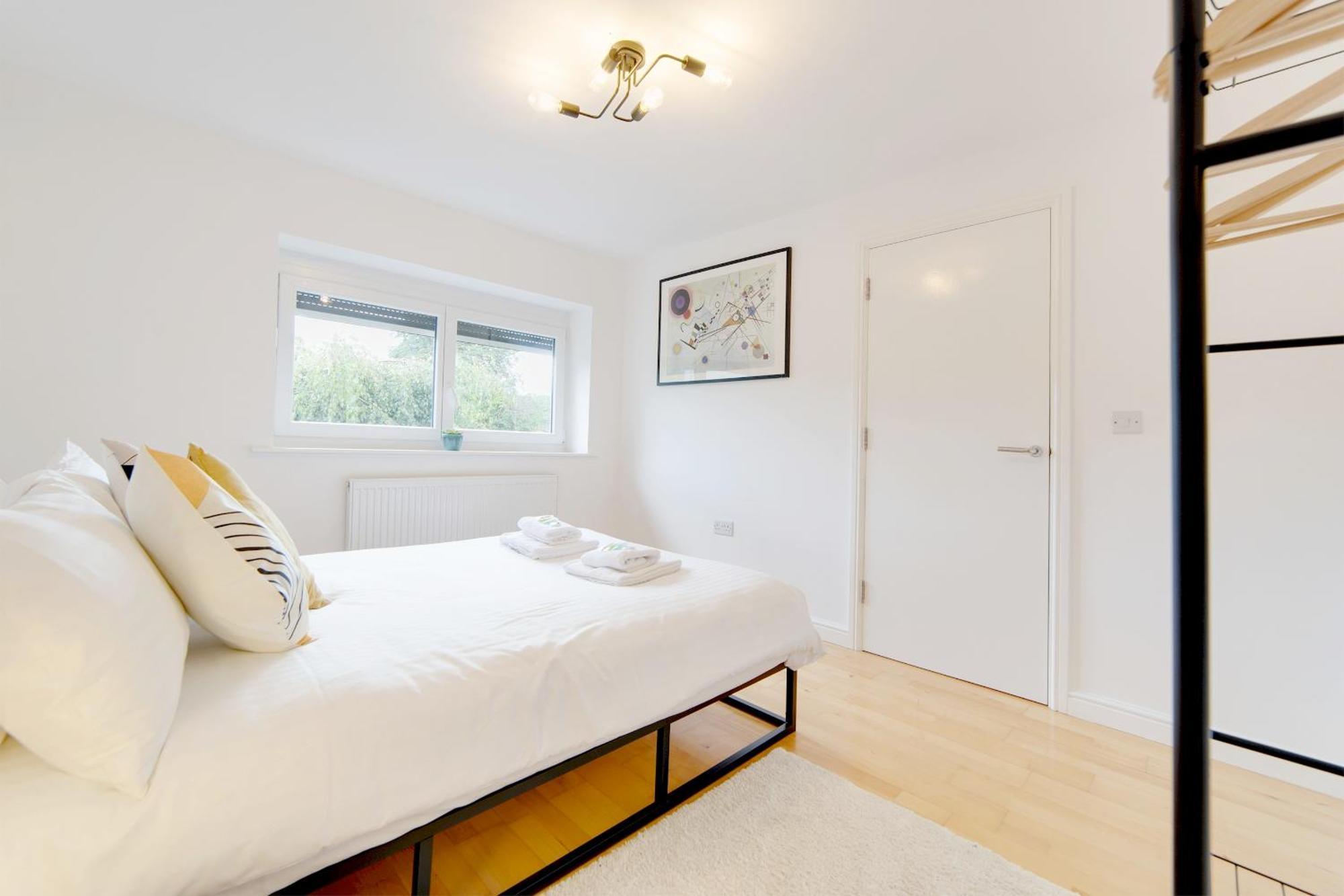 Pass The Keys 49 Byron Square Modern And Spacious 3 Bed Home With Free Parking CBG Buitenkant foto